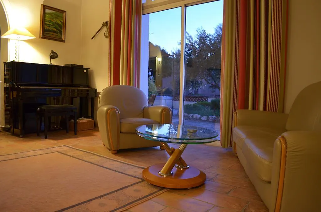 Chateau De L'Aroumias Bed and Breakfast Marsiglia Francia