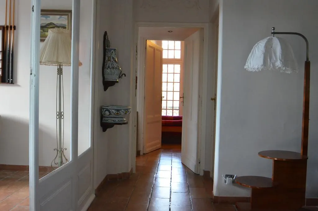 Chateau De L'Aroumias Bed and Breakfast Marsiglia 0*,  Francia