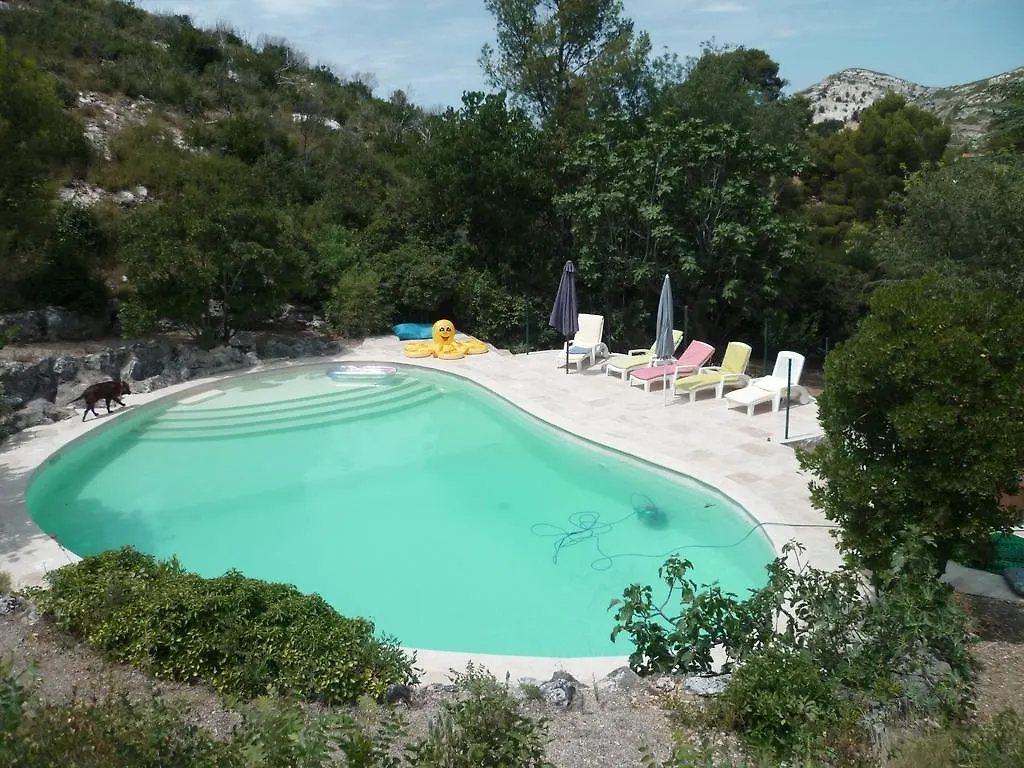 Chateau De L'Aroumias Bed and Breakfast Marsiglia
