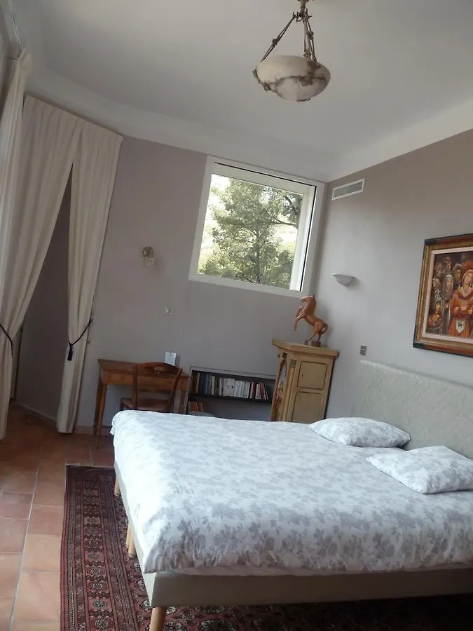Chateau De L'Aroumias Bed and Breakfast Marsiglia
