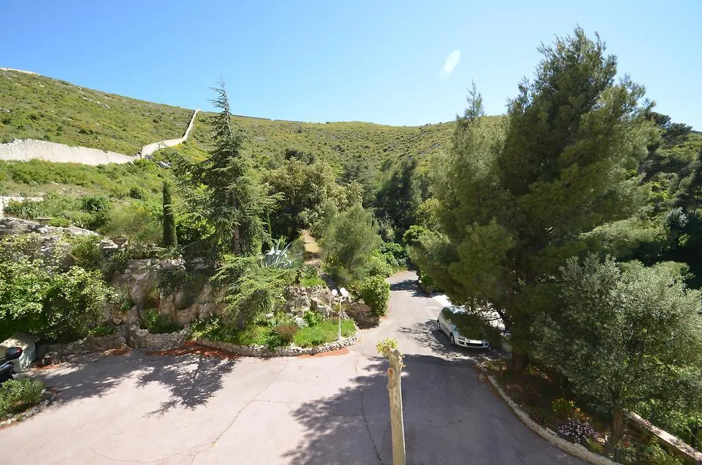 Chateau De L'Aroumias Bed & Breakfast Marseille France