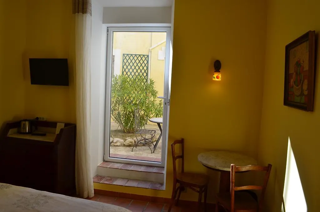 Chateau De L'Aroumias Bed & Breakfast Marseille