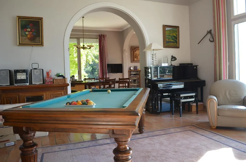 Chateau De L'Aroumias Bed & Breakfast Marseille
