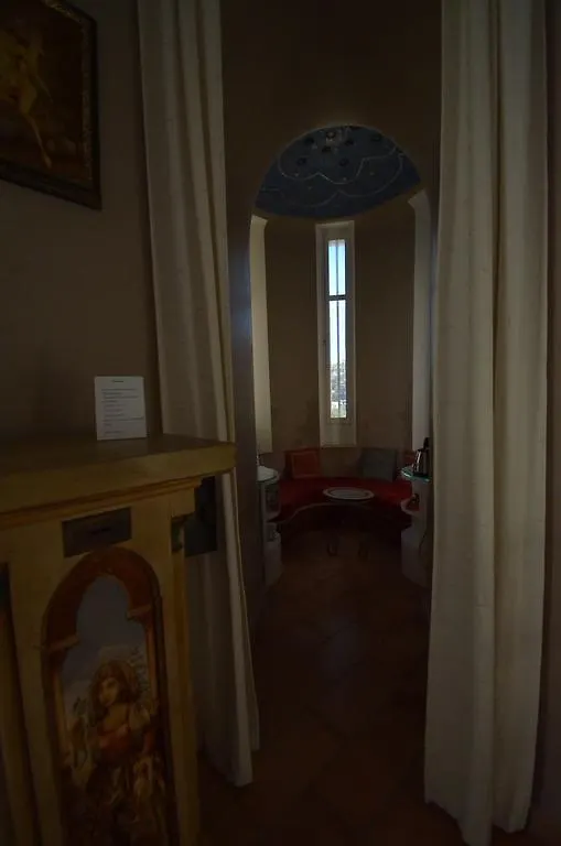 Chateau De L'Aroumias Bed & Breakfast Marseille