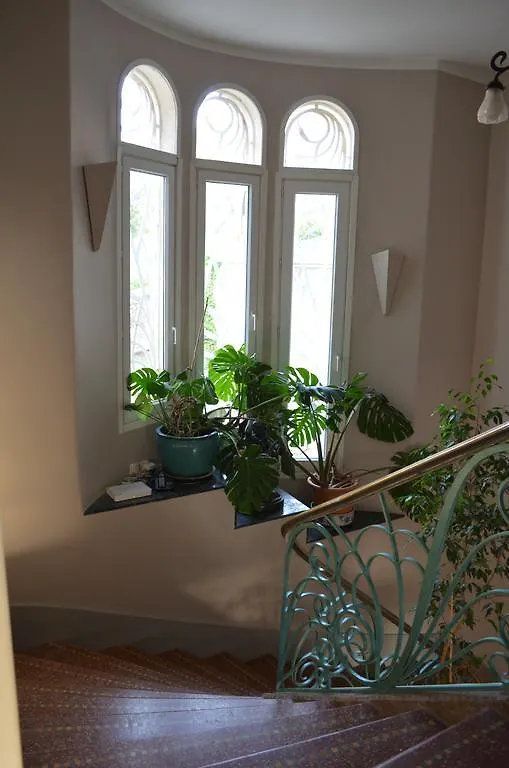 Chateau De L'Aroumias Bed & Breakfast Marseille 0*,