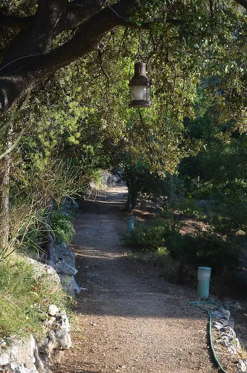 Chateau De L'Aroumias Bed & Breakfast Marseille