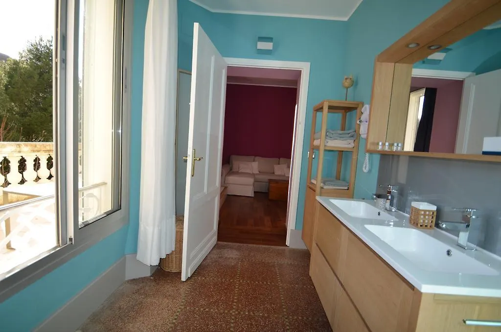Chateau De L'Aroumias Bed & Breakfast Marseille France