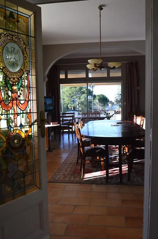 Chateau De L'Aroumias Bed & Breakfast Marseille France
