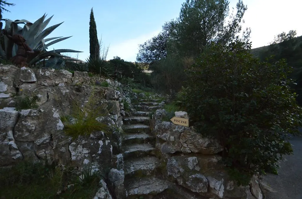 Chateau De L'Aroumias Bed & Breakfast Marseille