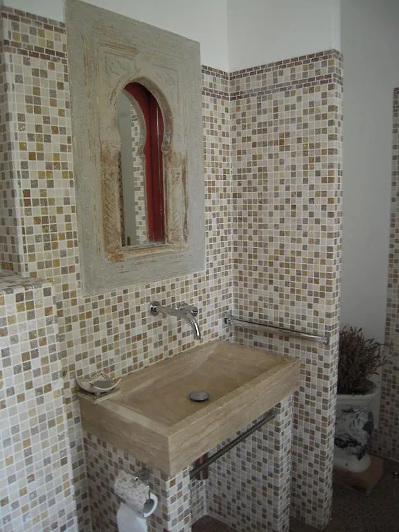 Chateau De L'Aroumias Bed & Breakfast Marseille