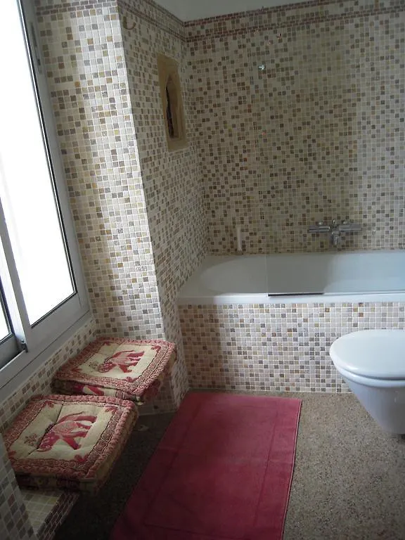 Chateau De L'Aroumias Bed & Breakfast Marseille 0*,
