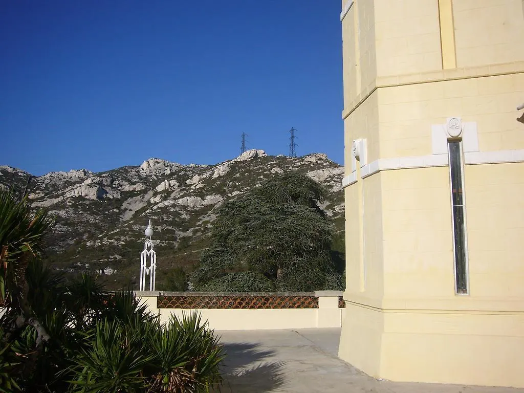 Chateau De L'Aroumias Bed & Breakfast Marseille France