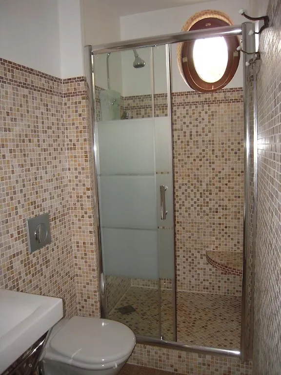 Chateau De L'Aroumias Bed & Breakfast Marseille France
